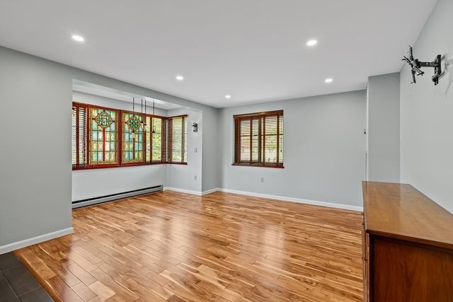 100 Ledgewood Dr 319, Stoneham, MA 02180