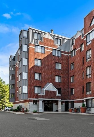 100 Ledgewood Dr 319, Stoneham, MA 02180