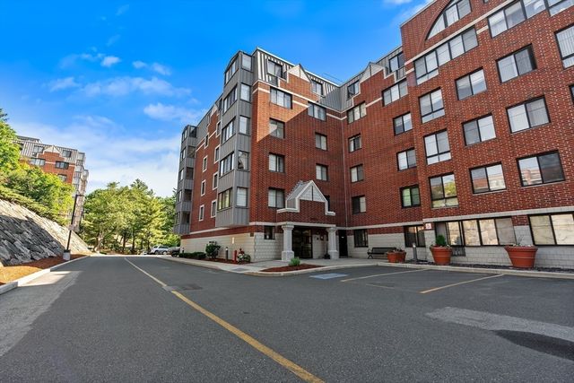 100 Ledgewood Dr 319, Stoneham, MA 02180