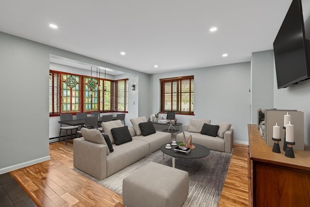 100 Ledgewood Dr 319, Stoneham, MA 02180