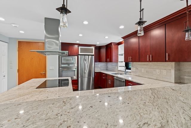 100 Ledgewood Dr 319, Stoneham, MA 02180