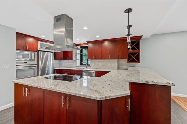 100 Ledgewood Dr 319, Stoneham, MA 02180