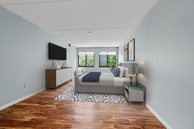 100 Ledgewood Dr 319, Stoneham, MA 02180