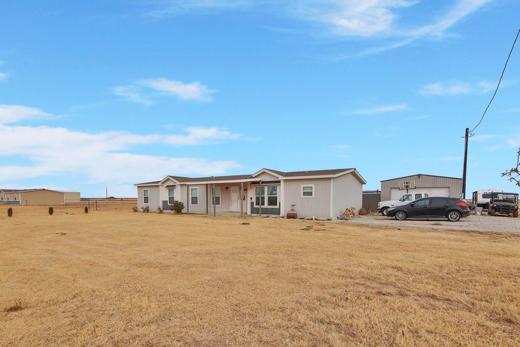 689 Farm To Market Road 179, Tahoka, TX 79373