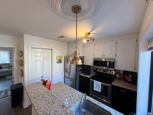 1241 CHATHAM RDG, Charlottesville, VA 22901