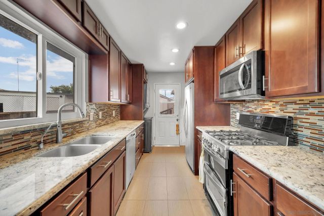 4560 Miami Way, San Diego, CA 92117
