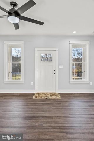 22 LAKE COUNTRY DR, Mineral, VA 23117