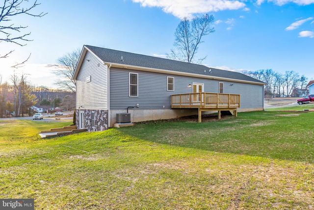 22 LAKE COUNTRY DR, Mineral, VA 23117