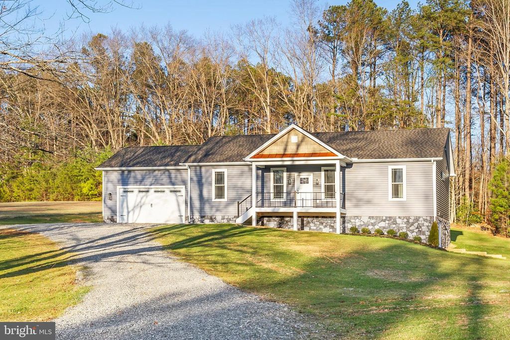22 LAKE COUNTRY DR, Mineral, VA 23117