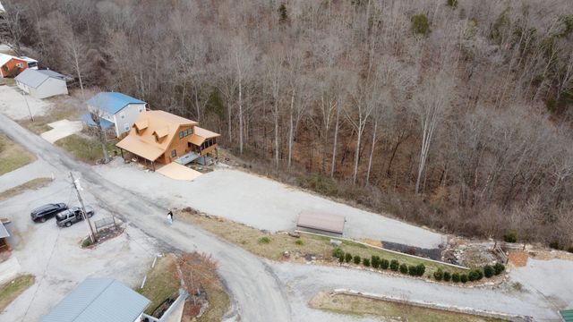 225 Bill Hunter Rd, Celina, TN 38551