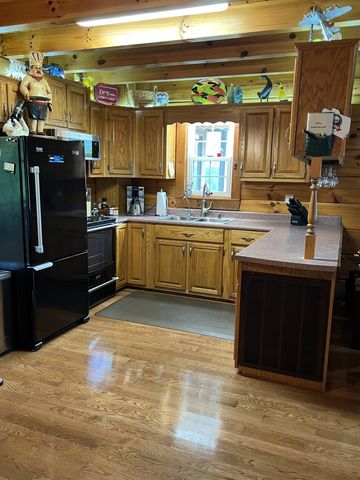 225 Bill Hunter Rd, Celina, TN 38551