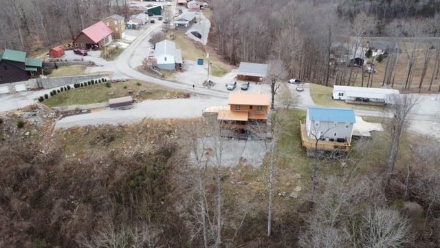 225 Bill Hunter Rd, Celina, TN 38551
