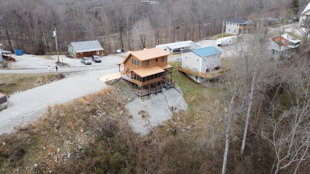 225 Bill Hunter Rd, Celina, TN 38551