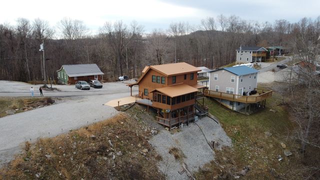 225 Bill Hunter Rd, Celina, TN 38551