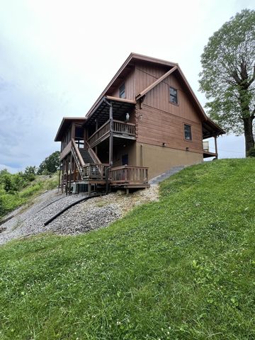 225 Bill Hunter Rd, Celina, TN 38551