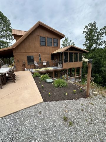 225 Bill Hunter Rd, Celina, TN 38551