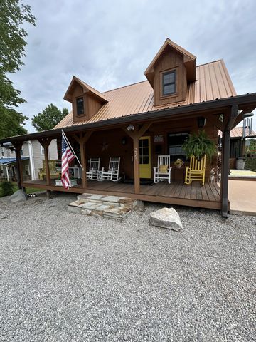 225 Bill Hunter Rd, Celina, TN 38551