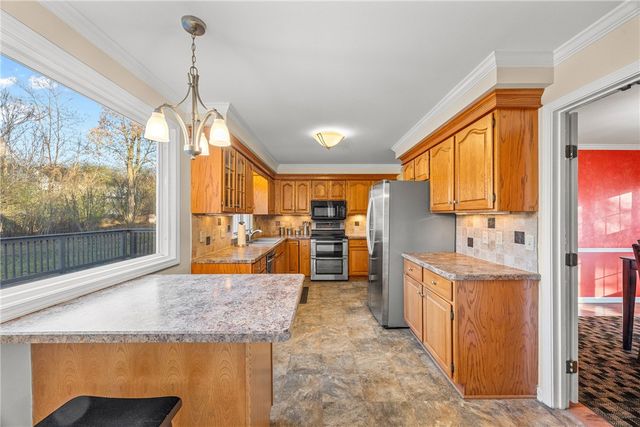 86 Shagbark, Perinton, NY 14450