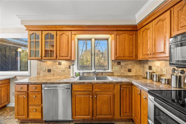 86 Shagbark, Perinton, NY 14450