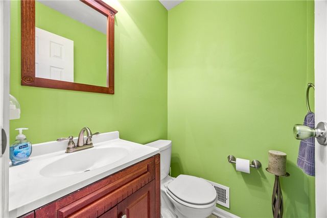 86 Shagbark, Perinton, NY 14450