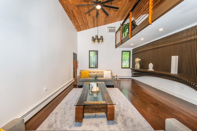 203 STANHOPE RD, Sparta, NJ 07871