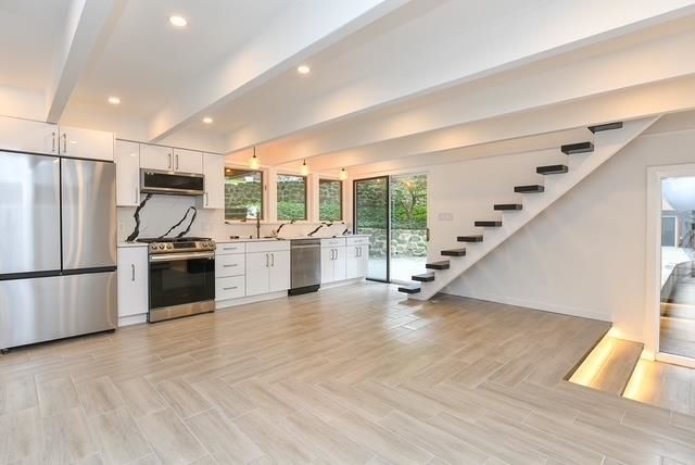 203 STANHOPE RD, Sparta, NJ 07871