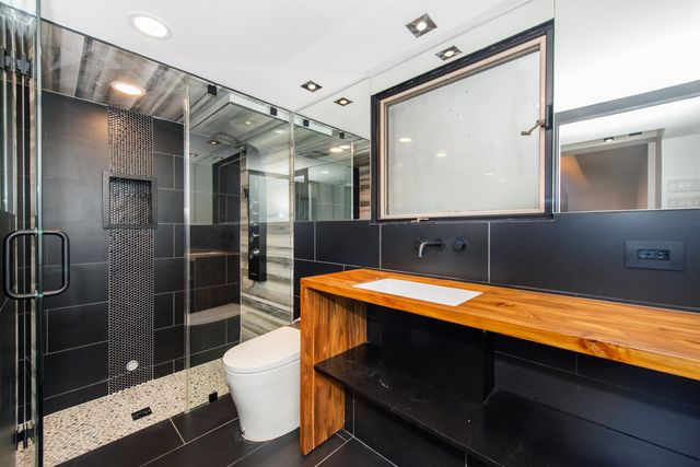 203 STANHOPE RD, Sparta, NJ 07871