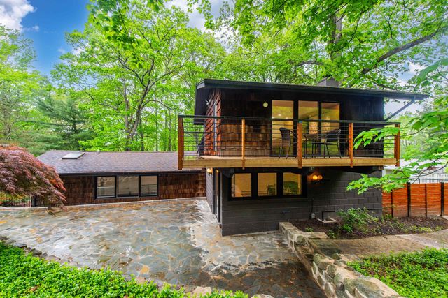 203 STANHOPE RD, Sparta, NJ 07871