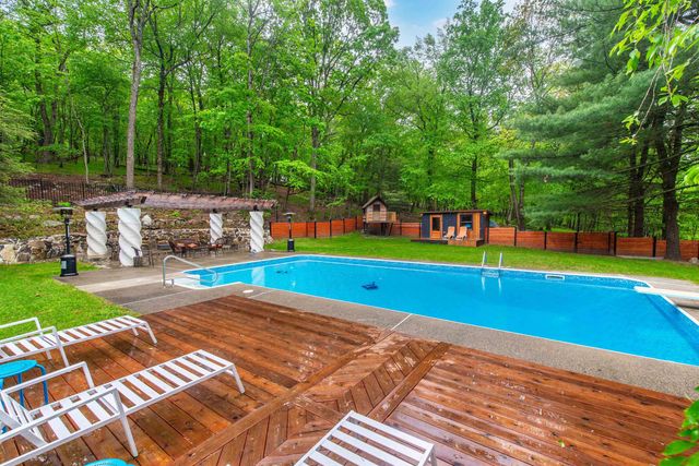 203 STANHOPE RD, Sparta, NJ 07871