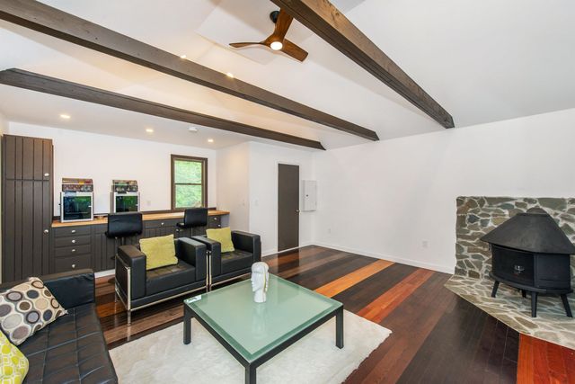 203 STANHOPE RD, Sparta, NJ 07871