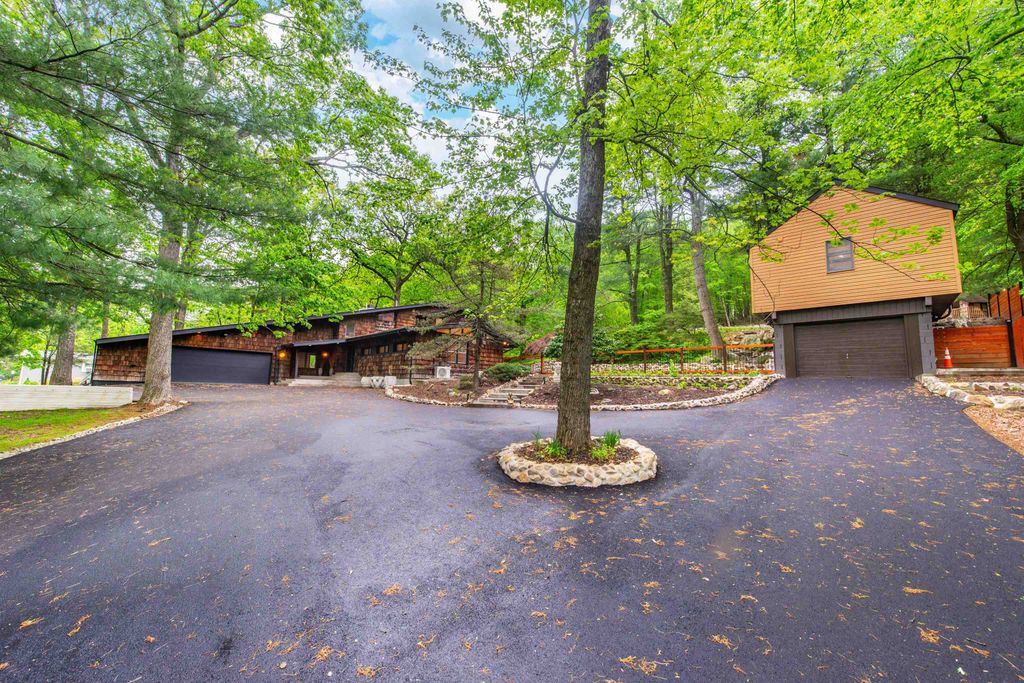 203 STANHOPE RD, Sparta, NJ 07871