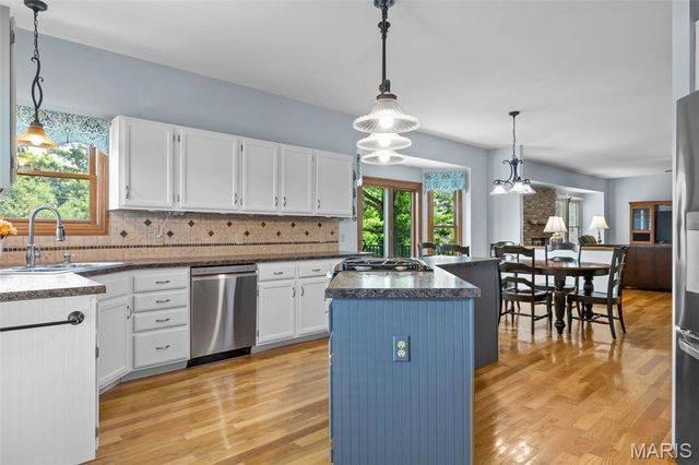 212 Harbour Pointe Drive, Wildwood, MO 63040