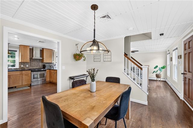112 Greenwich Avenue, Warwick, RI 02886