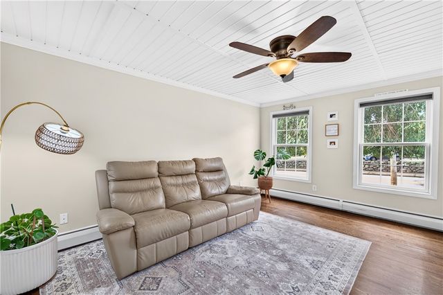 112 Greenwich Avenue, Warwick, RI 02886