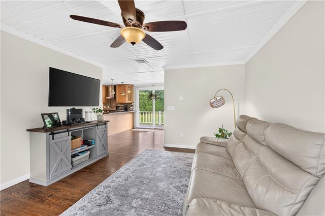 112 Greenwich Avenue, Warwick, RI 02886