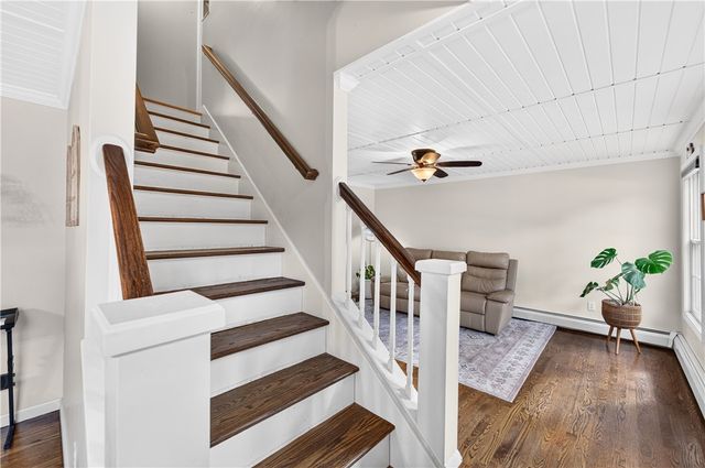 112 Greenwich Avenue, Warwick, RI 02886
