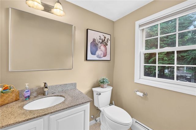 112 Greenwich Avenue, Warwick, RI 02886