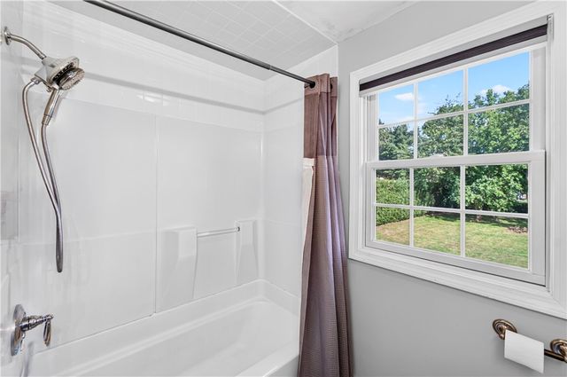 112 Greenwich Avenue, Warwick, RI 02886