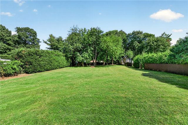 112 Greenwich Avenue, Warwick, RI 02886