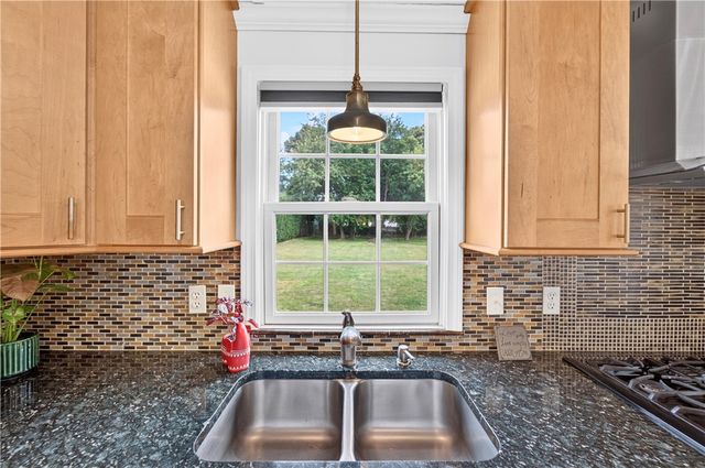 112 Greenwich Avenue, Warwick, RI 02886