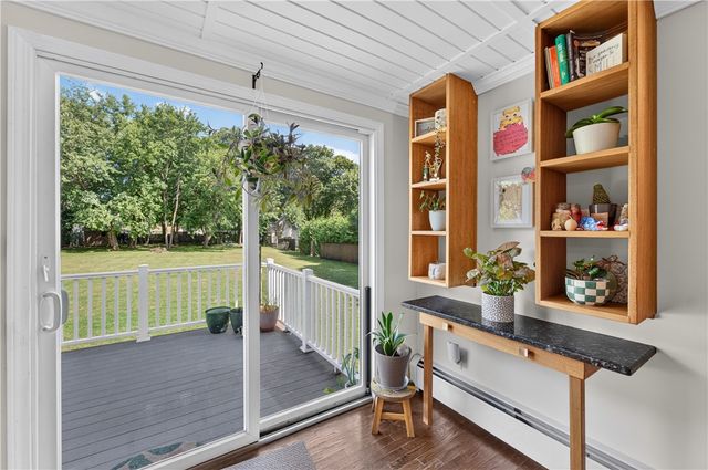 112 Greenwich Avenue, Warwick, RI 02886