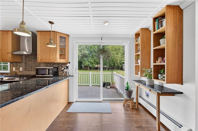 112 Greenwich Avenue, Warwick, RI 02886