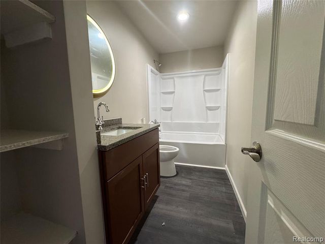 23272 Wellington Avenue, Warren, MI 48089