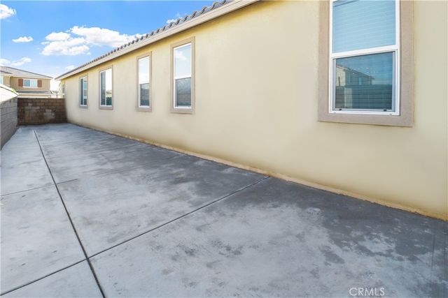 12942 Carlsbad, Hesperia, CA 92344