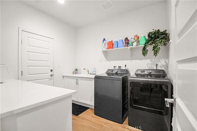 12942 Carlsbad, Hesperia, CA 92344