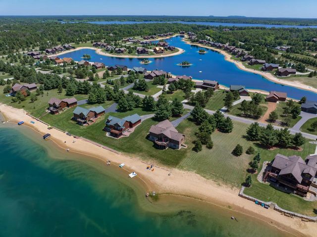 N8077 15th Avenue, New Lisbon, WI 53950