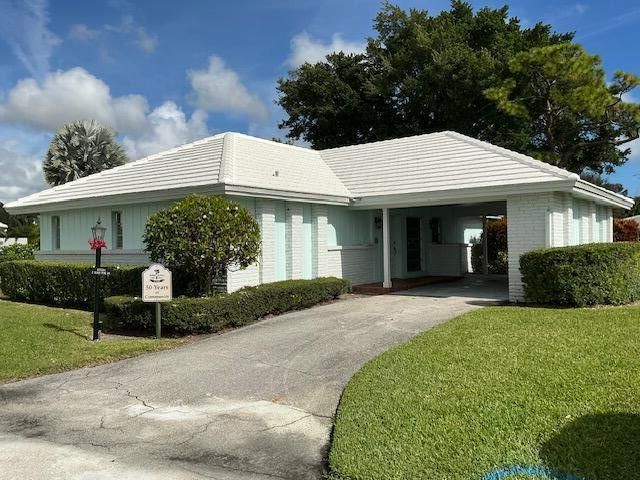 2 Slash Pine Drive, Boynton Beach, FL 33436