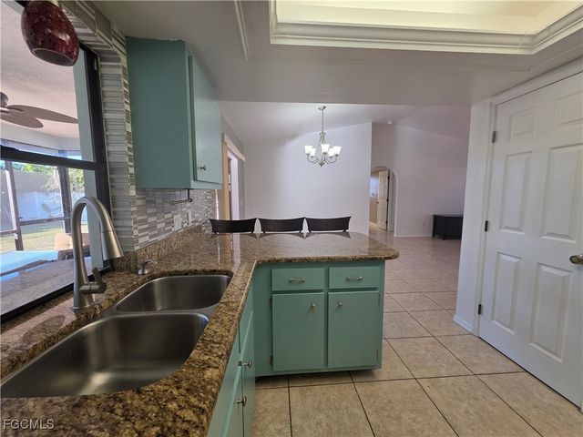 424 SW 37th LN, Cape Coral, FL 33914