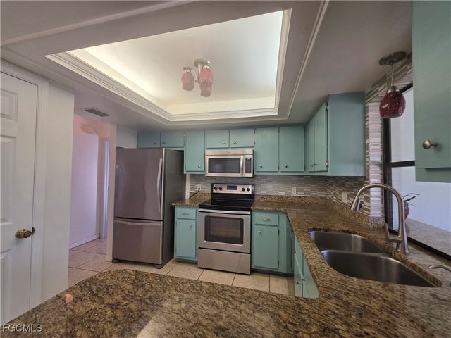 424 SW 37th LN, Cape Coral, FL 33914