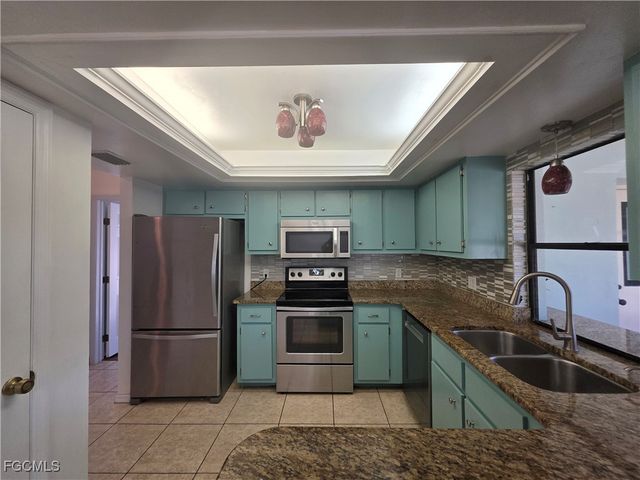 424 SW 37th LN, Cape Coral, FL 33914